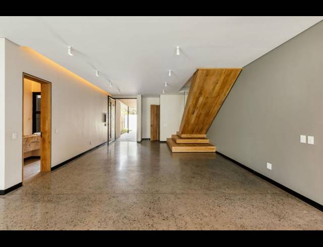 4 BEDROOM HOUSE FOR SALE IN WATERKLOOF RIDGE